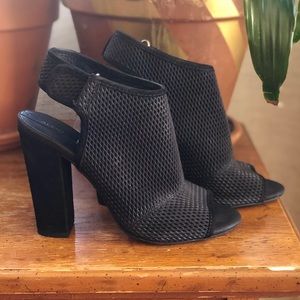 ALDO Black block heel / peep toe bootie